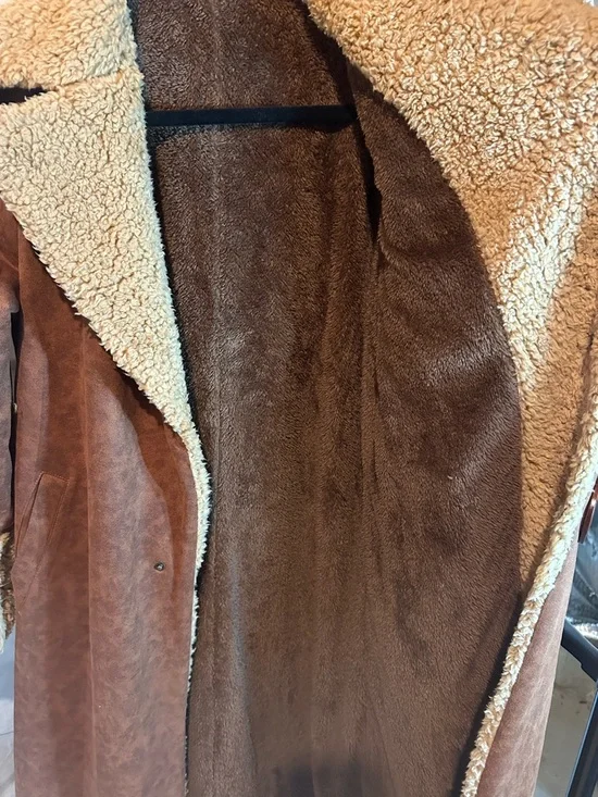 Vintage Brown Shearling Coat with Faux Suede Exterior - Picture 3 of 6